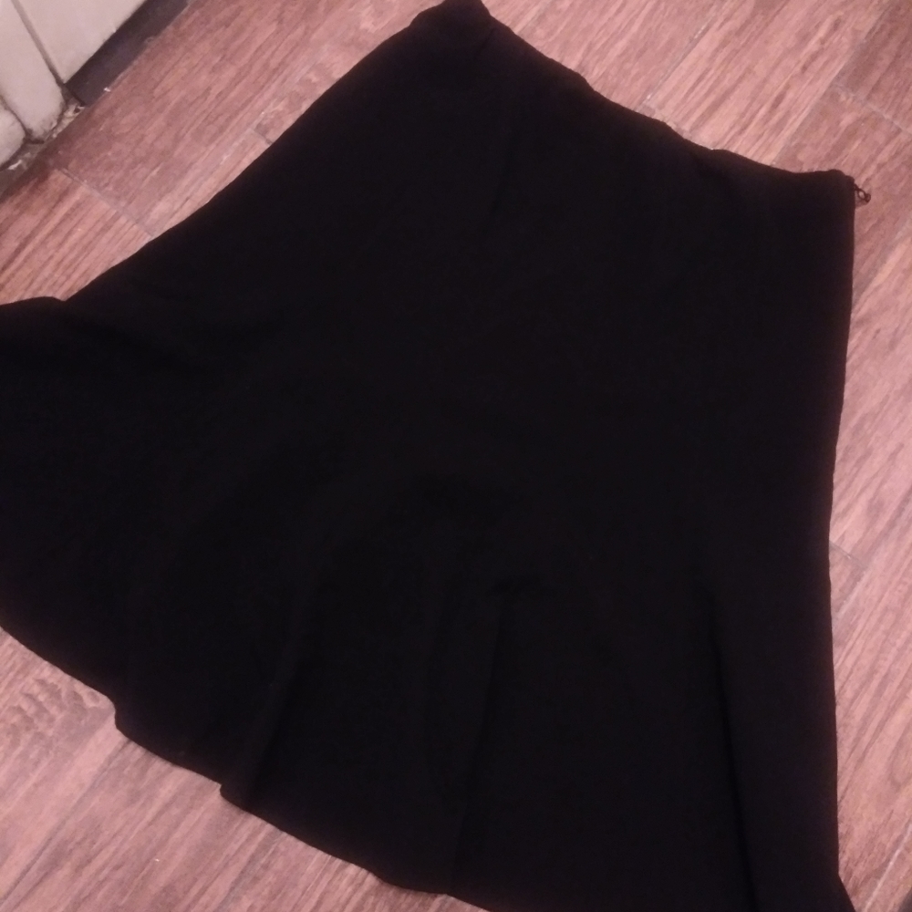 DRESSBARN ladies sz 18 black skirt